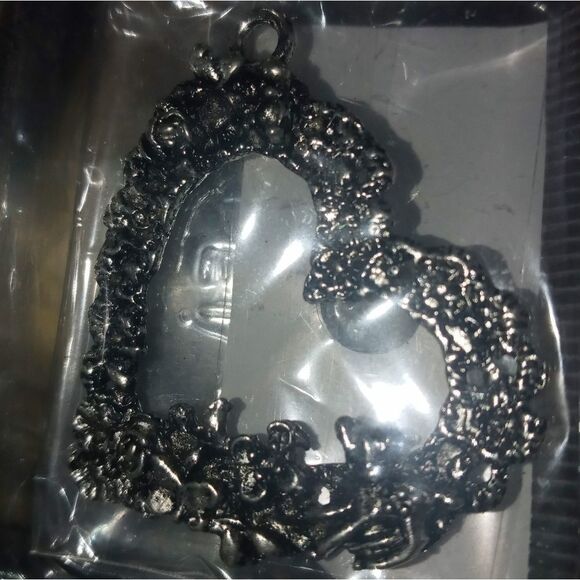 1 surprise 🫢 Charm 🎁 - Picture 6 of 11